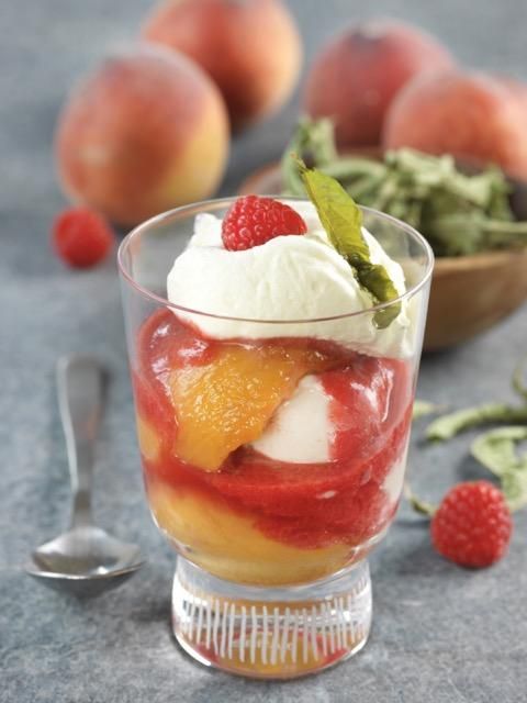 Pêche Melba à la verveine et aux framboises